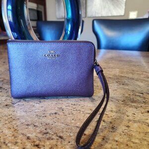 Coach Corner Zip Wristlet in Crossgrain Leather, Periwinkle metallic
